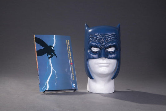 Batman Dark Knight Returns Book & Mask Set